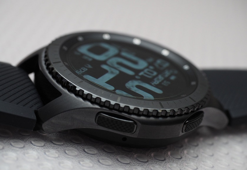 Новые смарт-часы серии Samsung Gear S могут оснастить безелем со встроенным дисплеем