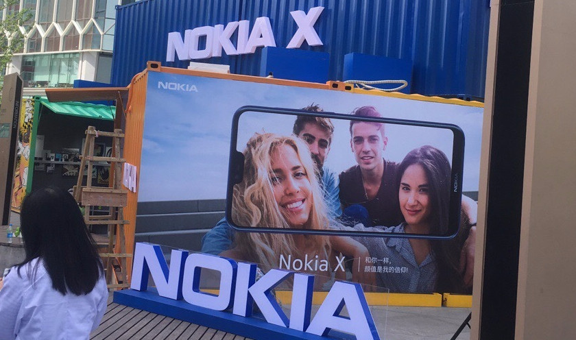 HMD showed a smartphone Nokia X (X6) with a "bang" and a dual camera