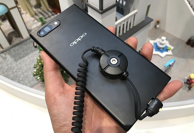 MWC 2017: прототип смартфона Oppo с 5-кратным «зумом»