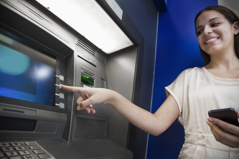 В банкоматах ПриватБанка теперь можно оплачивать коммунальные услуги
