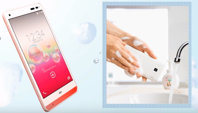 В Японии представлен смартфон, который можно мыть с мылом