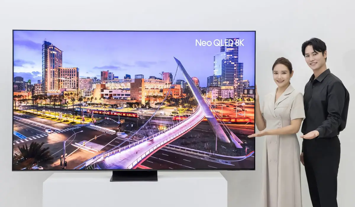 Samsung a lancé un téléviseur QLED 8K de 98 pouces de diagonale avec rétroéclairage LED Quantum Mini pour un prix de 40 000 $.