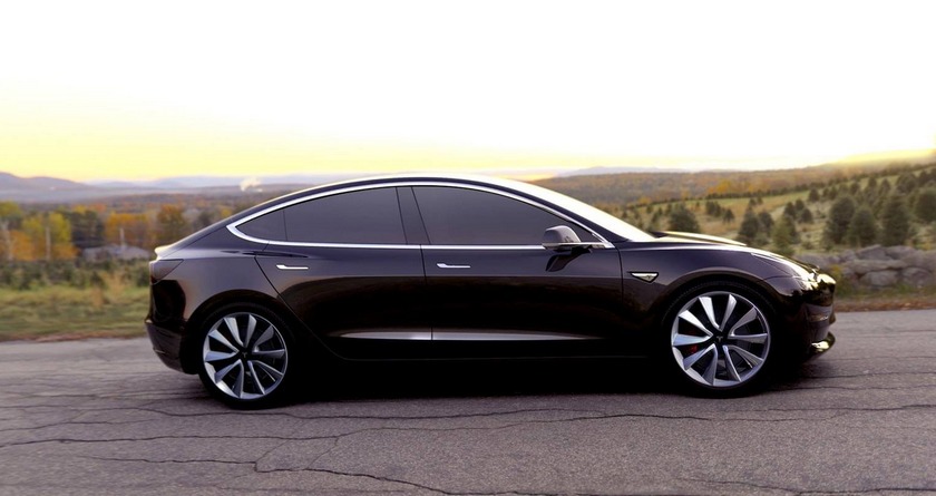 Илон Маск показал предрелизную Tesla Model 3 и рассказал о модификациях