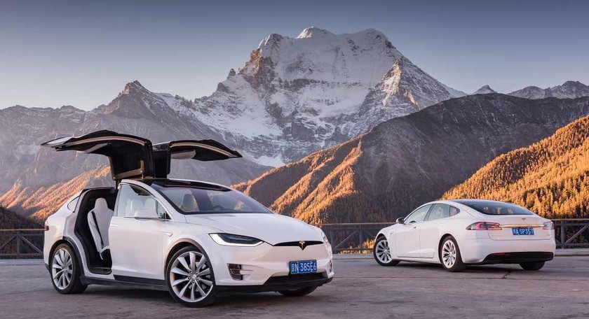 Дубай закупил 200 электрокаров Tesla для беспилотного такси