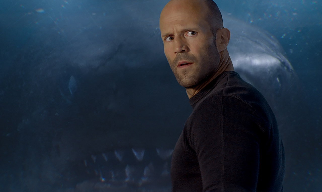 The first trailer of the fantasy film "MEG": Jason Staitem against the giant shark