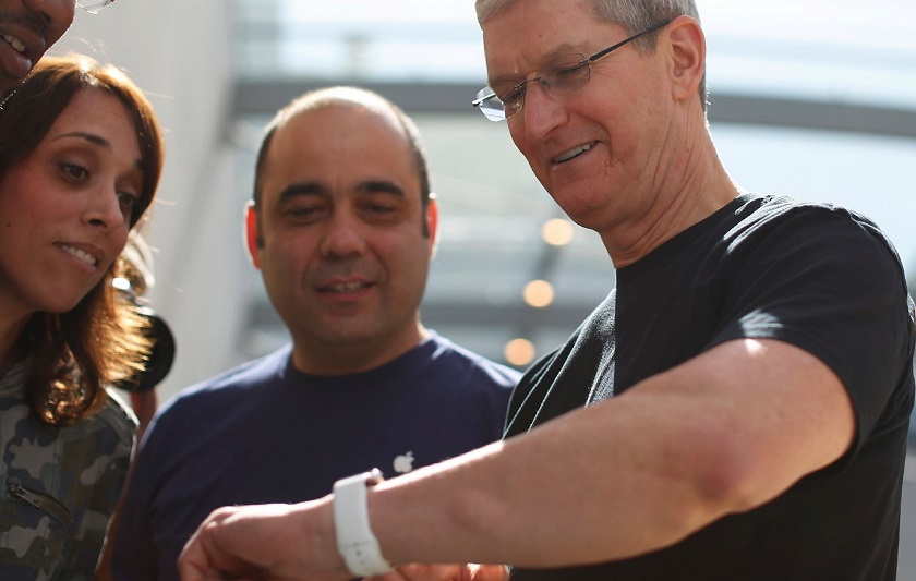 Тим Кук отрицает падение продаж Apple Watch