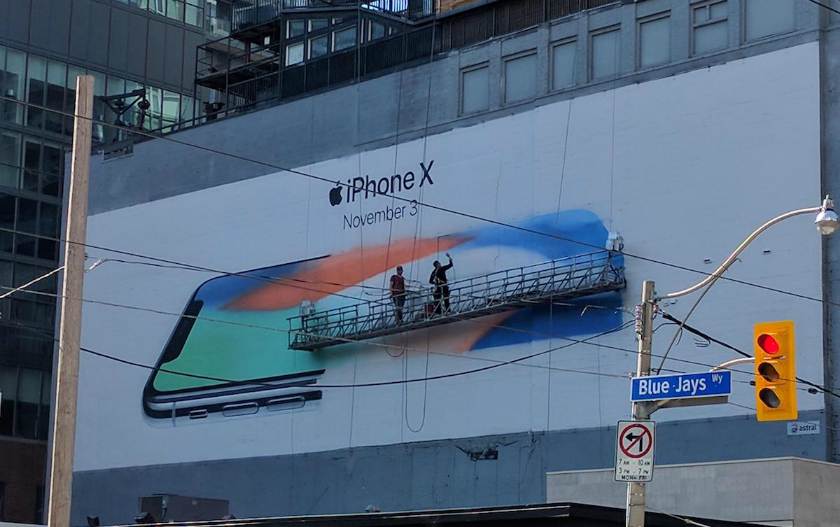 Рекламные щиты Apple по всему миру говорят, что iPhone X выйдет 3 ноября