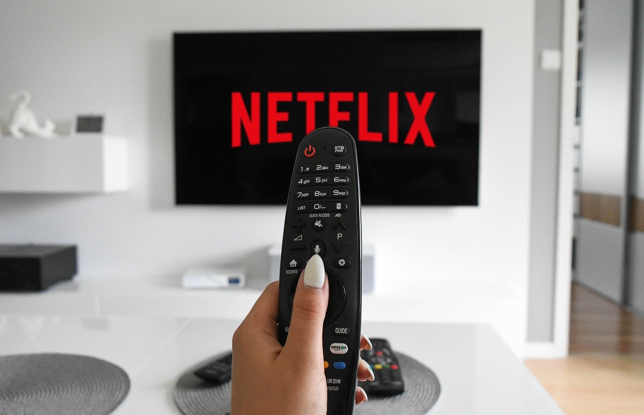 Einfliegen, Preis gefallen: Netflix hat die Kosten für ein Abo in der Ukraine deutlich gesenkt