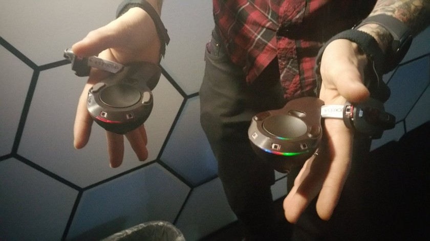 Valve показала прототип нового VR-контроллера