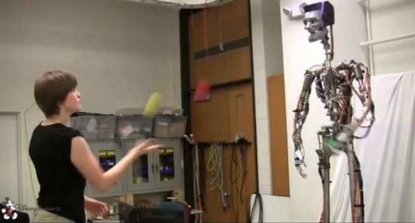 Посмотрите, какого робота-жонглёра создали в Disney Research (видео)
