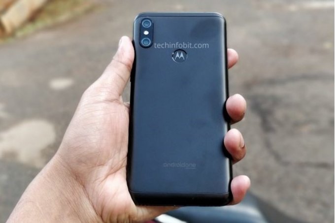 Motorola-One-Power-live-images-reconfirm-display-notch-and-dual-cameras.jpg