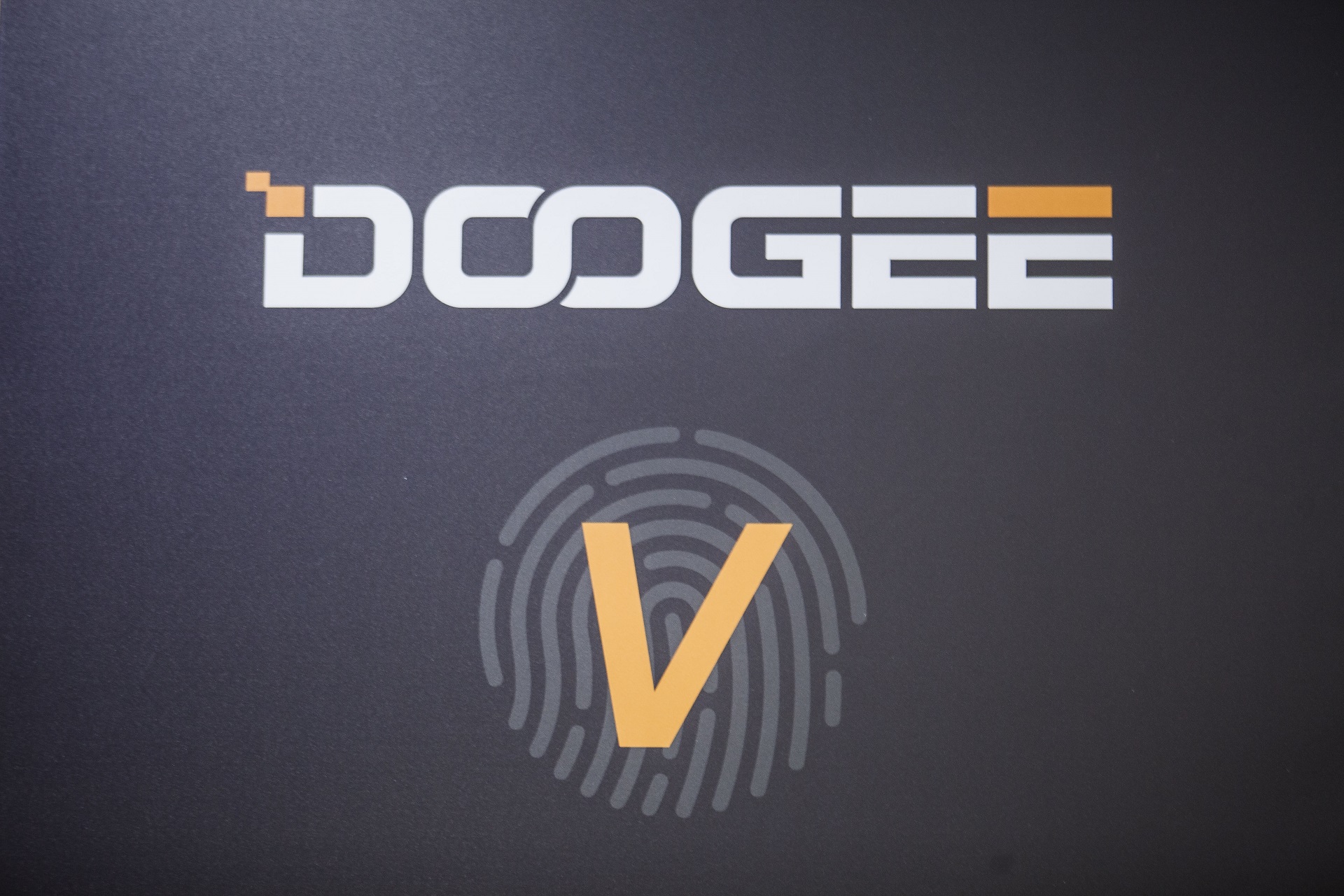 На MWC 2018 представили инновационный флагман DOOGEE V