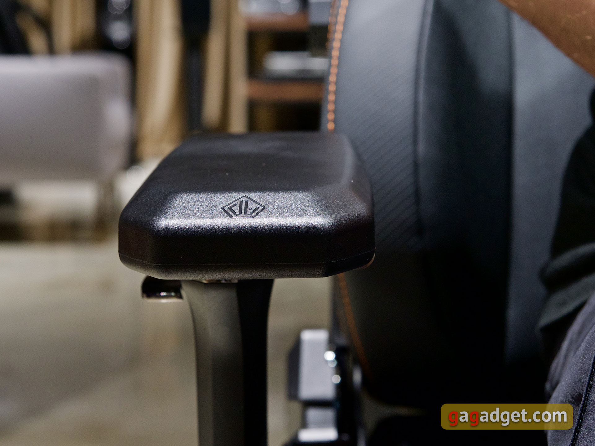 Престол для игр: обзор геймерского кресла Anda Seat Kaiser 3 XL-38