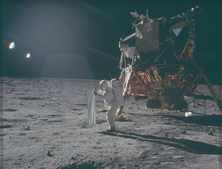 Анимация из фотографий полета на Луну