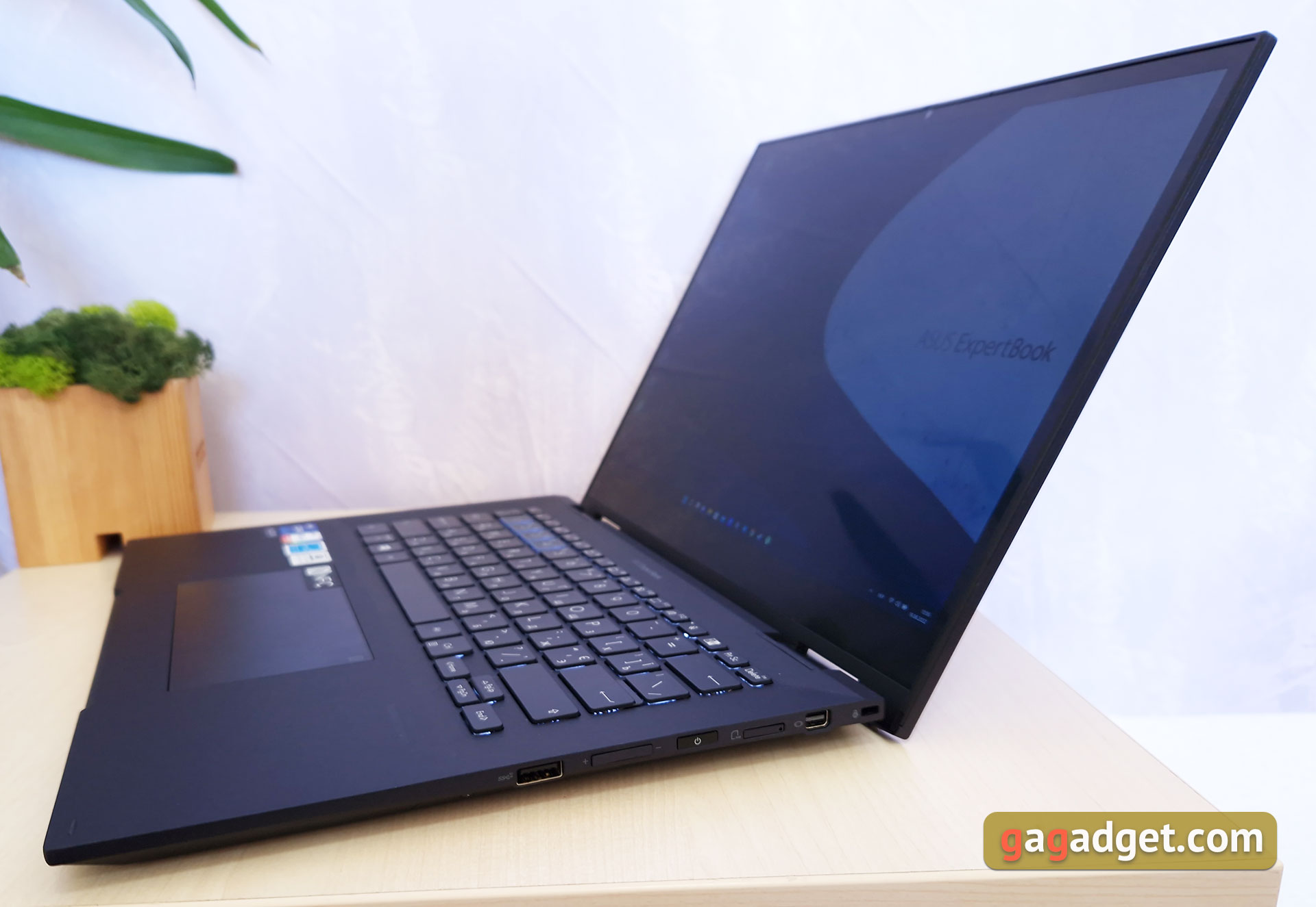 Обзор ASUS ExpertBook B7 Flip (B7402FEA): флагманский корпоративный ноутбук с надежным корпусом-31