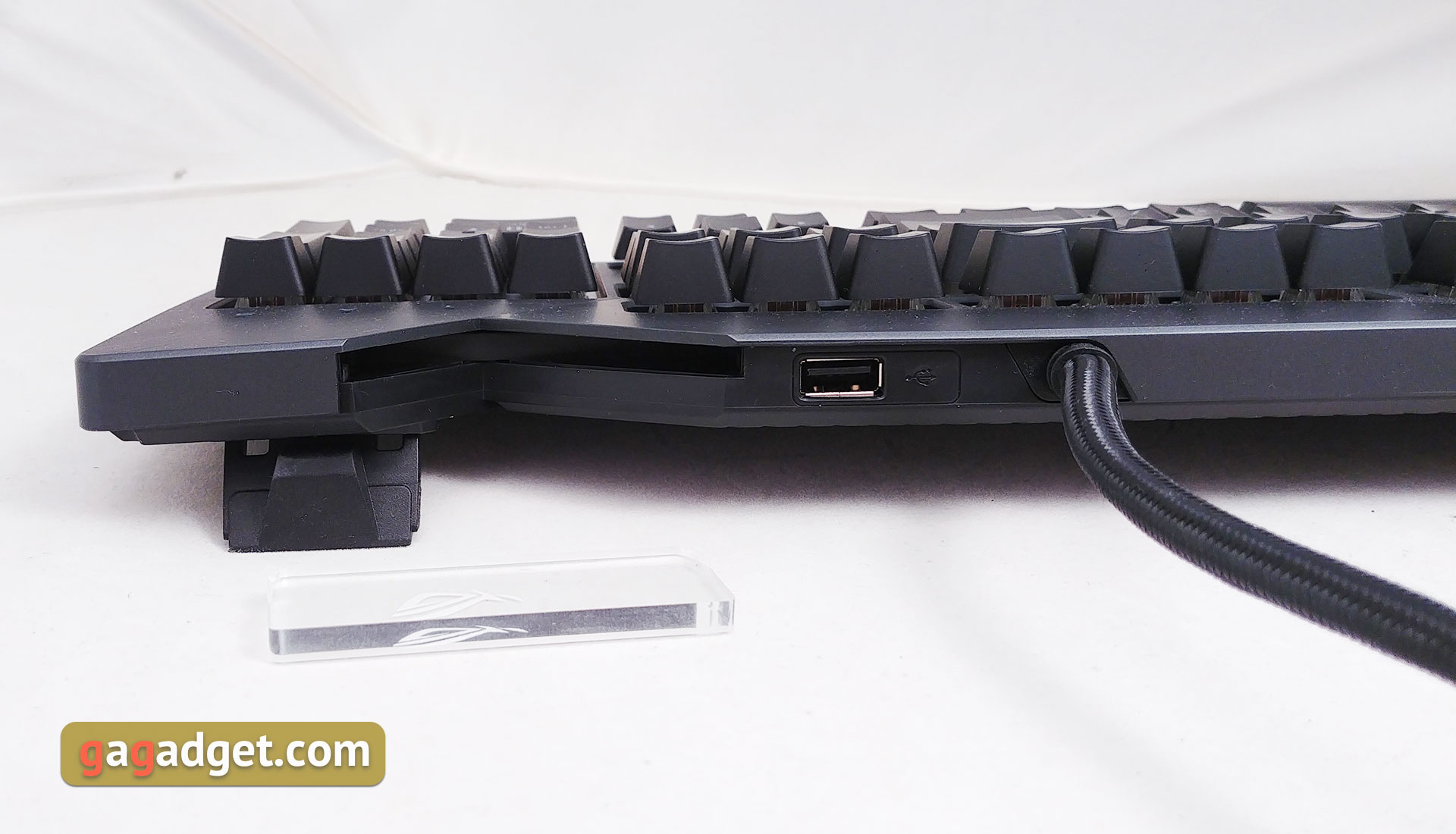 Обзор ASUS ROG Strix Flare: геймерская механическая клавиатура с кучей возможностей и RGB-подсветкой-19