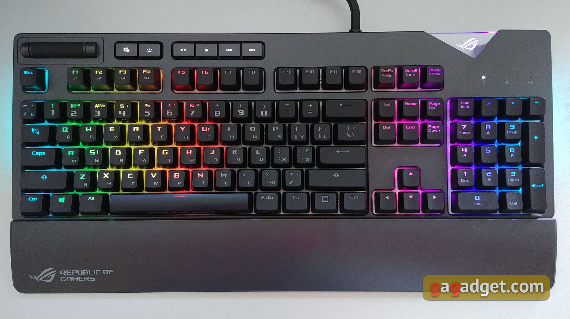 Обзор ASUS ROG Strix Flare: геймерская механическая клавиатура с кучей возможностей и RGB-подсветкой-30