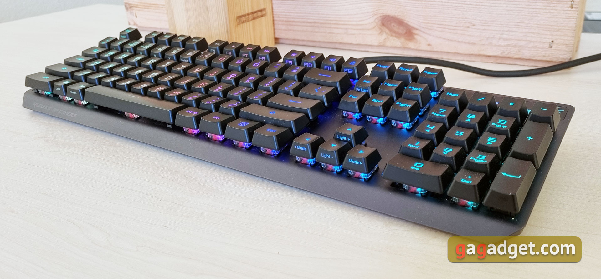 ASUS ROG Strix Scope RX Review: an Opto-Mechanical Gaming Keyboard with Water Protection-20