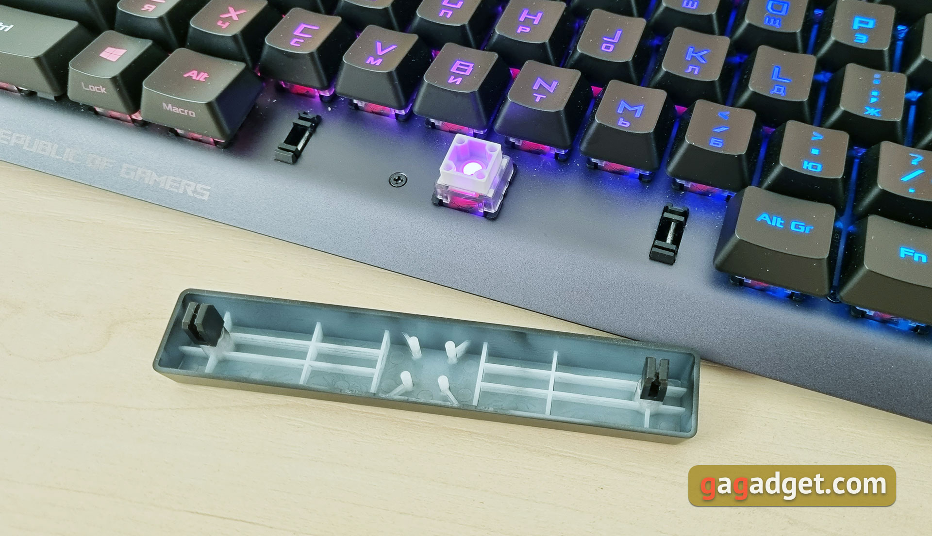 ASUS ROG Strix Scope RX Review: an Opto-Mechanical Gaming Keyboard with Water Protection-22