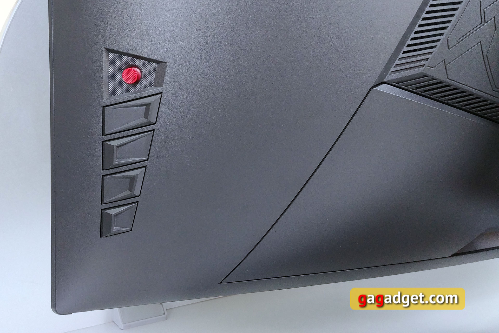 Обзор ASUS ROG Strix XG32VQ: 32-дюймовый изогнутый геймерский монитор с частотой 144 Гц-10