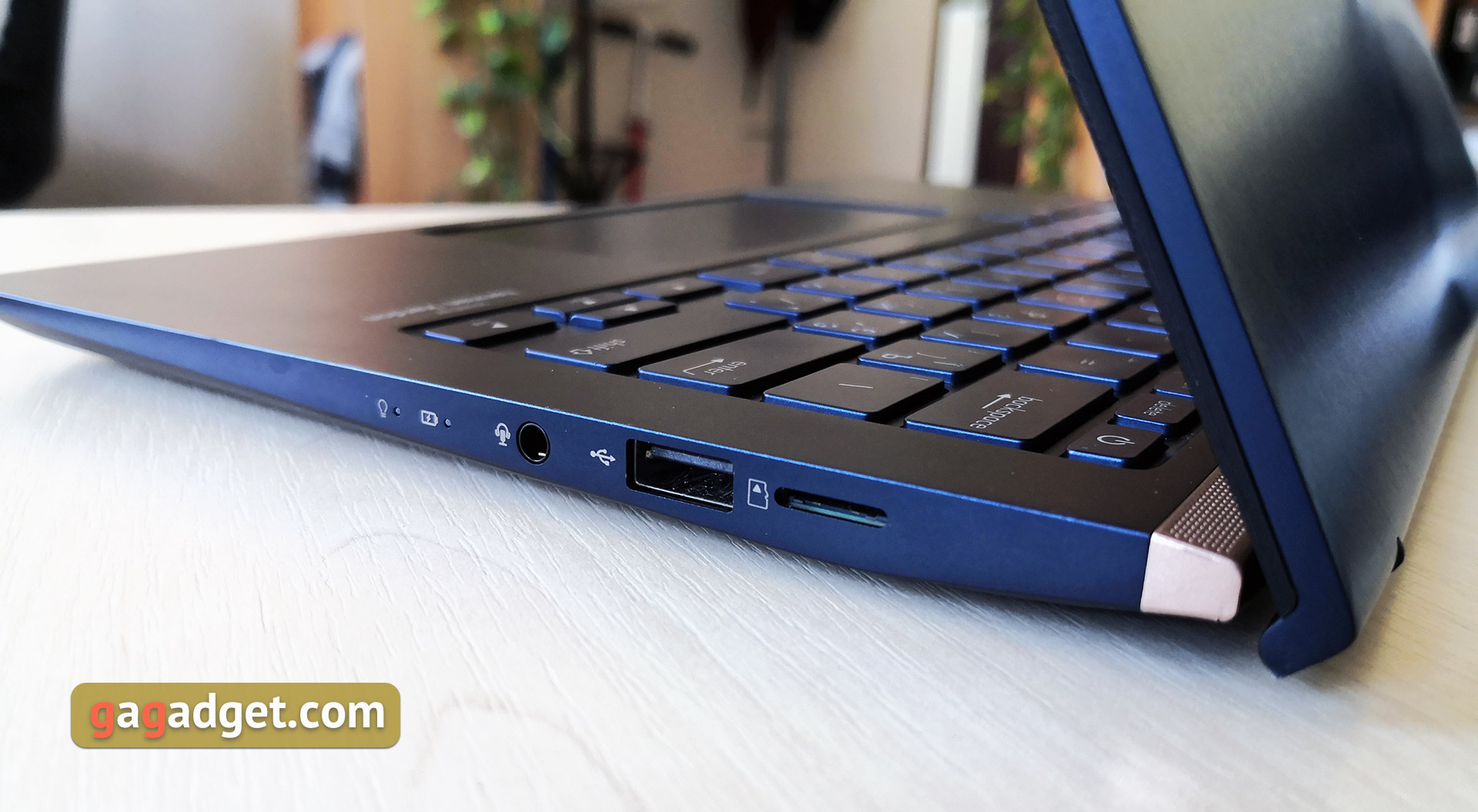 Обзор ASUS ZenBook 14 UX434FN: ультрапортативный ноутбук с сенсорным дисплеем вместо тачпада-13