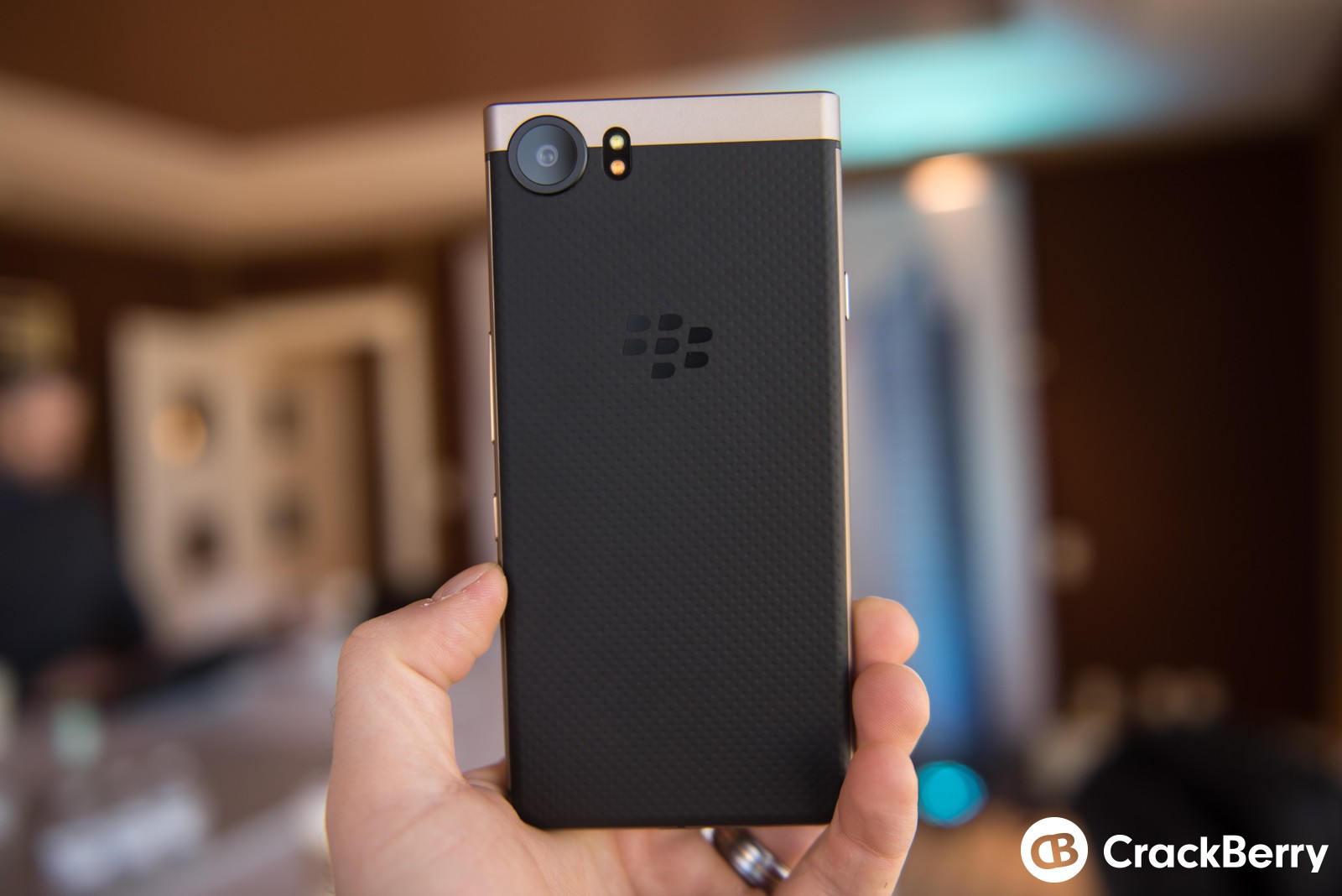 blackberry-keyone-bronze-edition-3.jpg