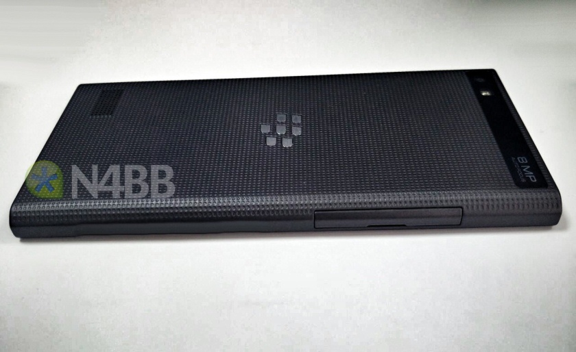 Фотографии и характеристики смартфона BlackBerry Leap, релиз в апреле-2