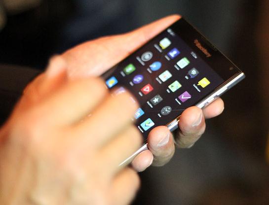 QWERTY-смартфон Blackberry Passport (он же Windemere) поступит в продажу в сентябре-3