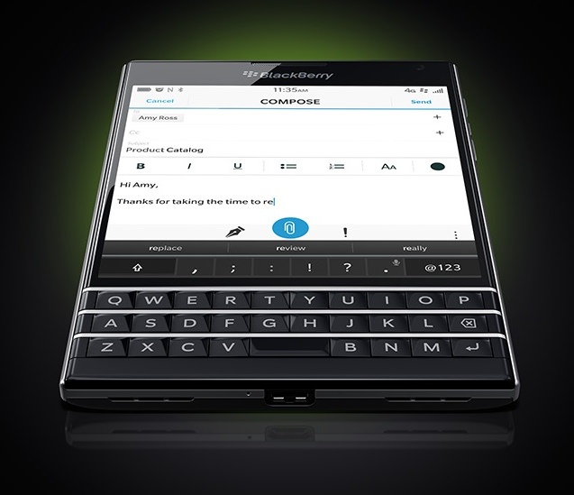 Флагманский смартфон BlackBerry Passport с квадратным экраном и QWERTY-клавиатурой-2