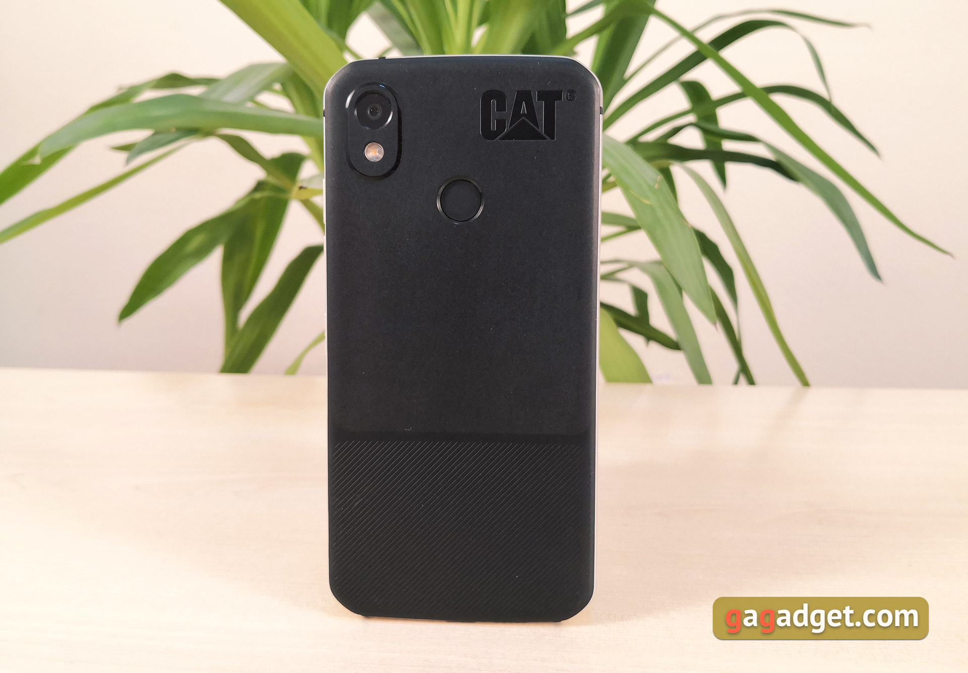 CAT S52 : le smartphone "incassable" à visage humain et NFC-14