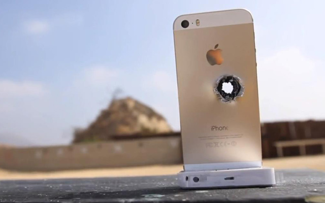 Видео краш-теста золотого iPhone 5S 50-калиберной винтовкой
