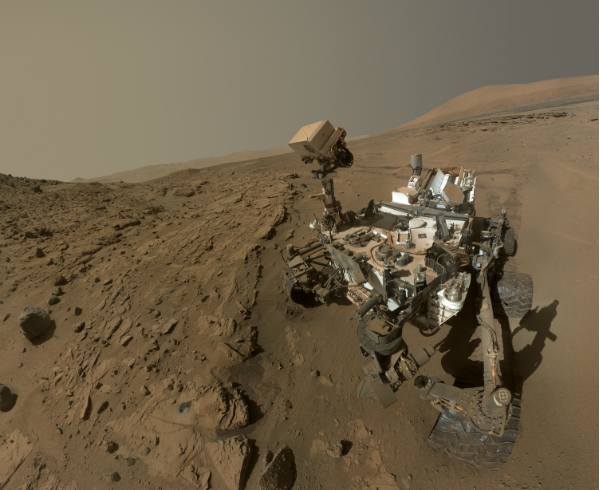 Марсоход Curiosity отметил первый год на Марсе, с чем его и поздравляем