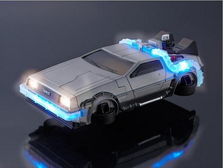 Сумасбродный чехол для iPhone 6 в виде DeLorean