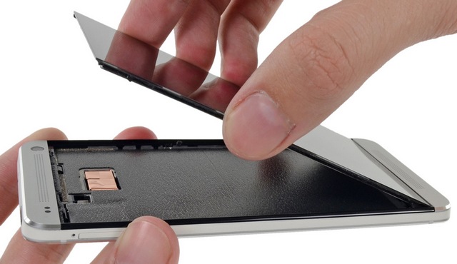 В iFixit разобрали HTC One и назвали его самым неремонтопригодным смартфоном-2