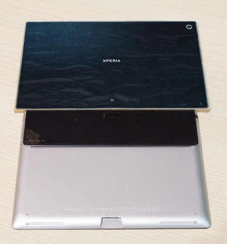 Забавное сравнение планшетов: настоящий Sony Xperia S и деревянный Xperia Z-2