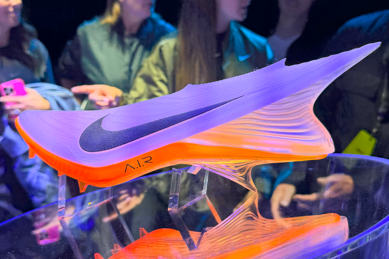 Nike hat mithilfe von KI eine A.I.R.-Trainerkollektion für Profisportler im Vorfeld der Olympischen Spiele in Paris entwickelt-3