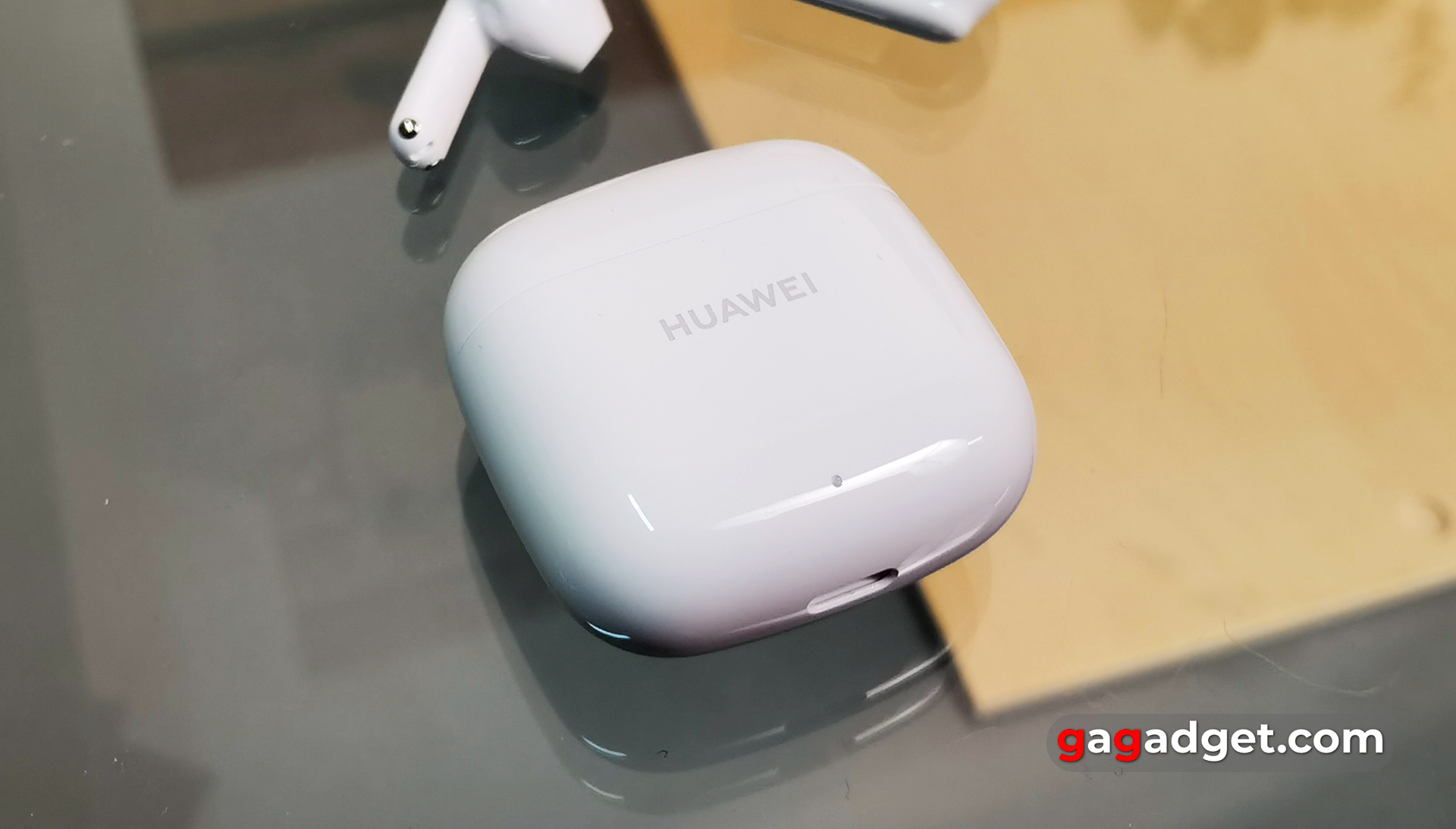 Huawei FreeBuds SE 2 дизайн заряднгого кейса