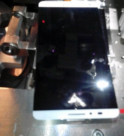 HTC One Max 2? Нет, металлический Huawei Ascend D3 с дактилоскопическим сканером-2