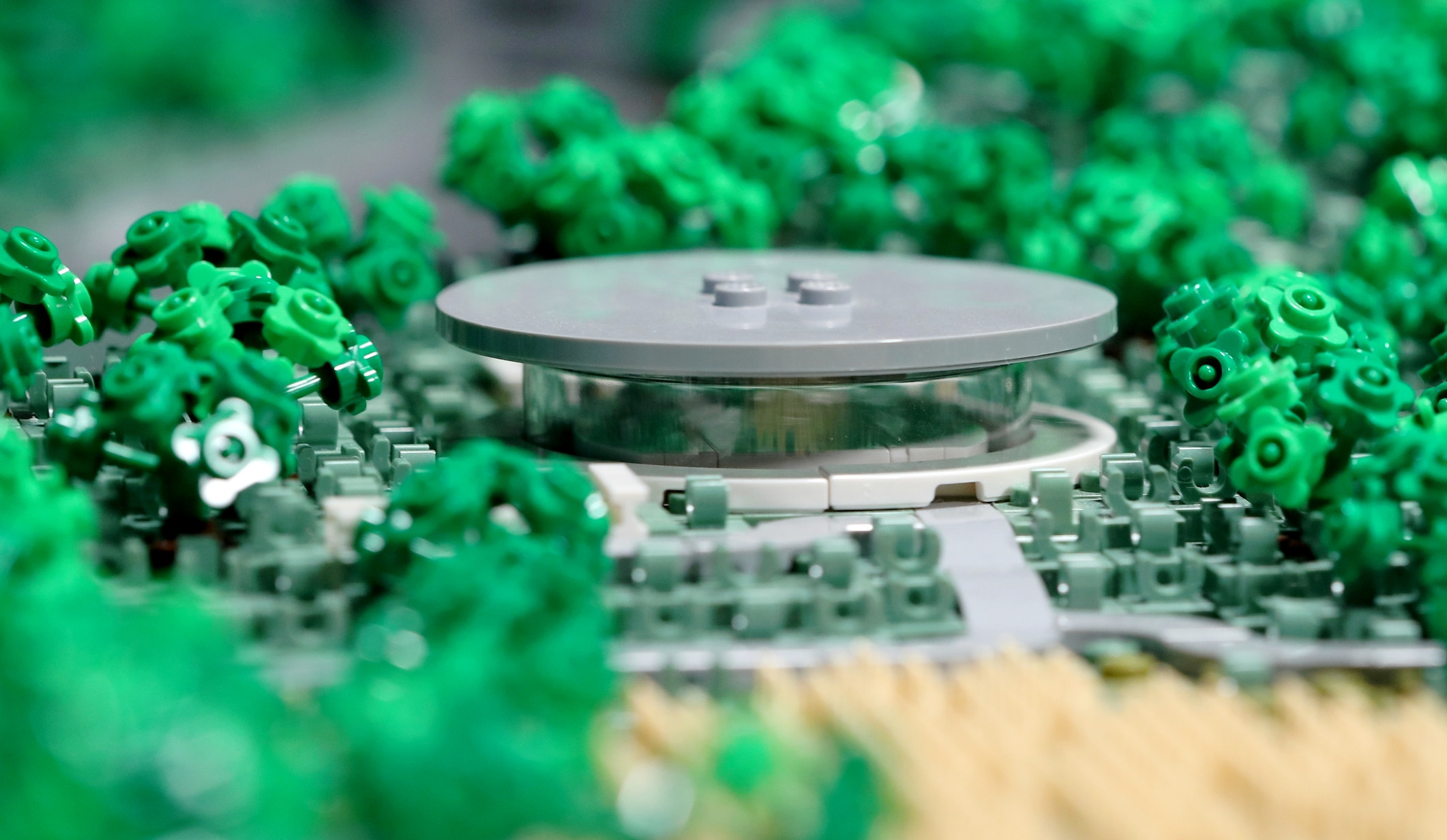 Энтузиаст собрал копию кампуса Apple Park из 85 000 кубиков LEGO-4