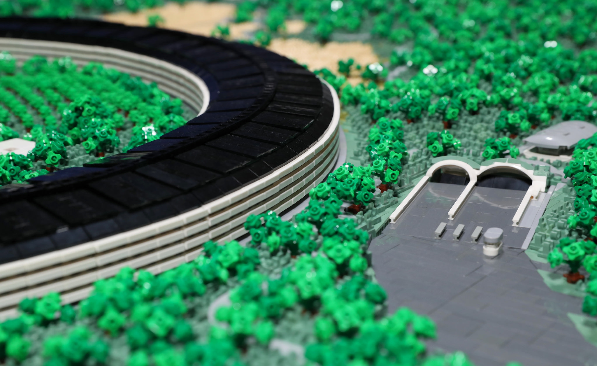 Энтузиаст собрал копию кампуса Apple Park из 85 000 кубиков LEGO-5