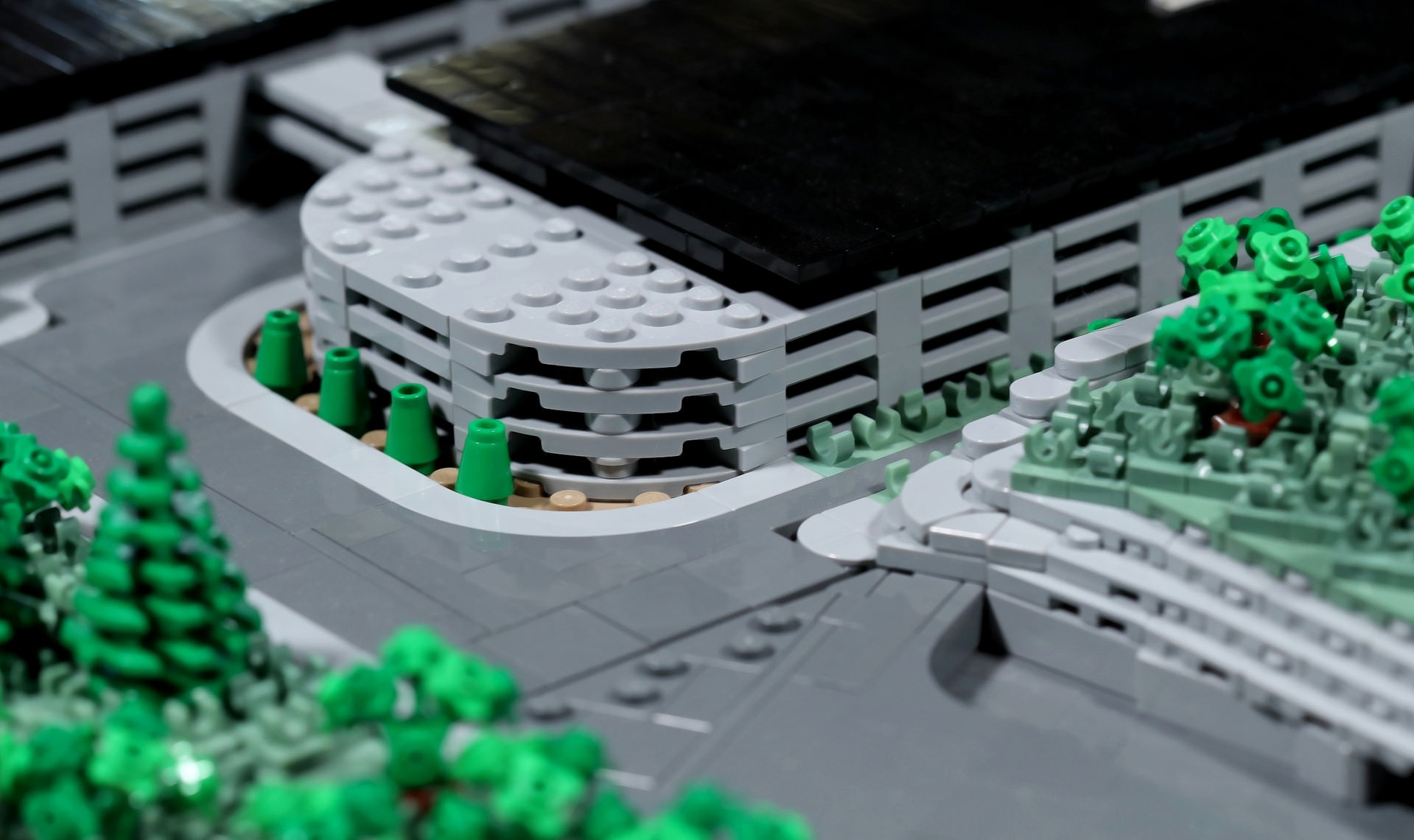 Энтузиаст собрал копию кампуса Apple Park из 85 000 кубиков LEGO-8