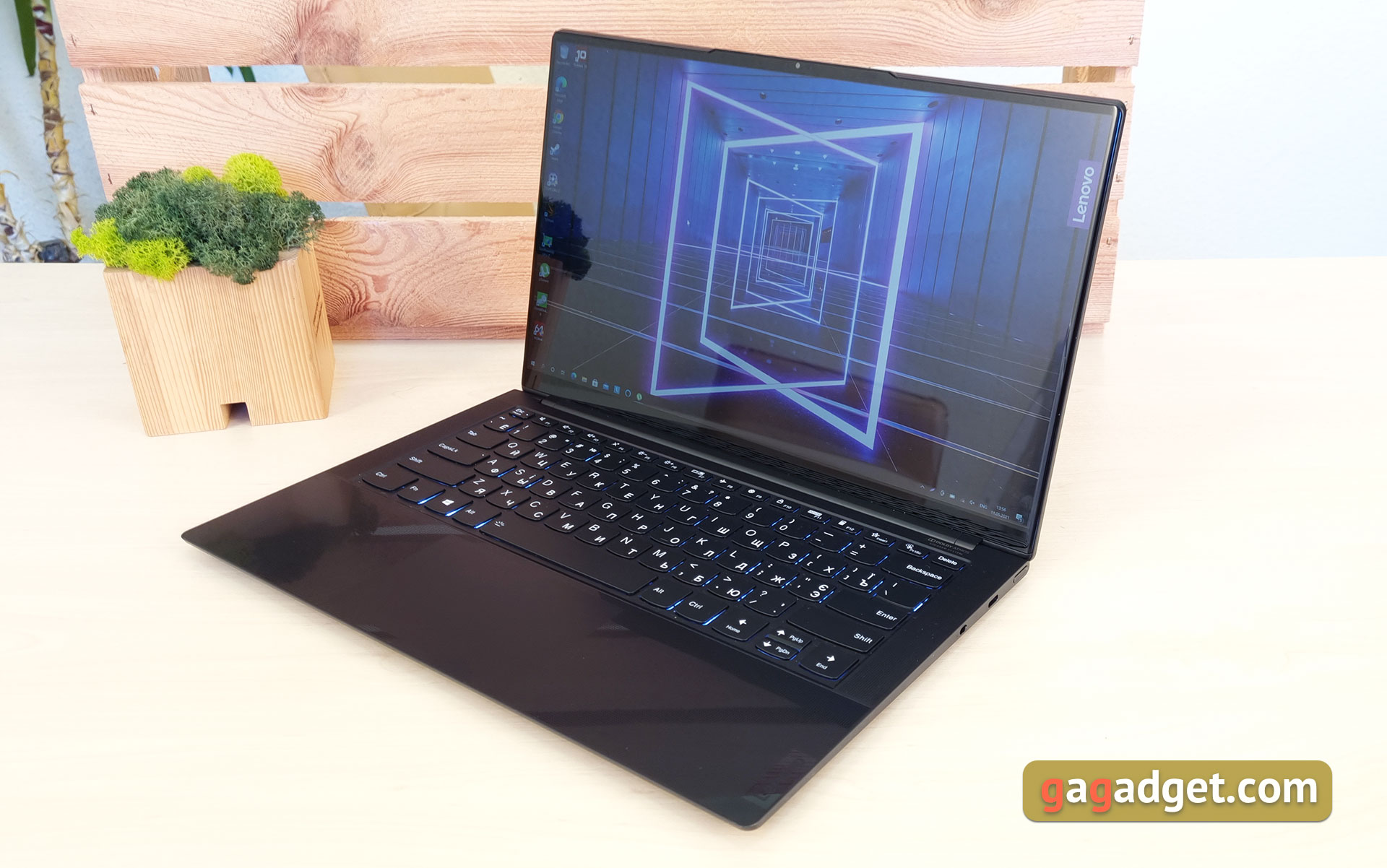 Lenovo Yoga Slim 9i Laptop Review-6