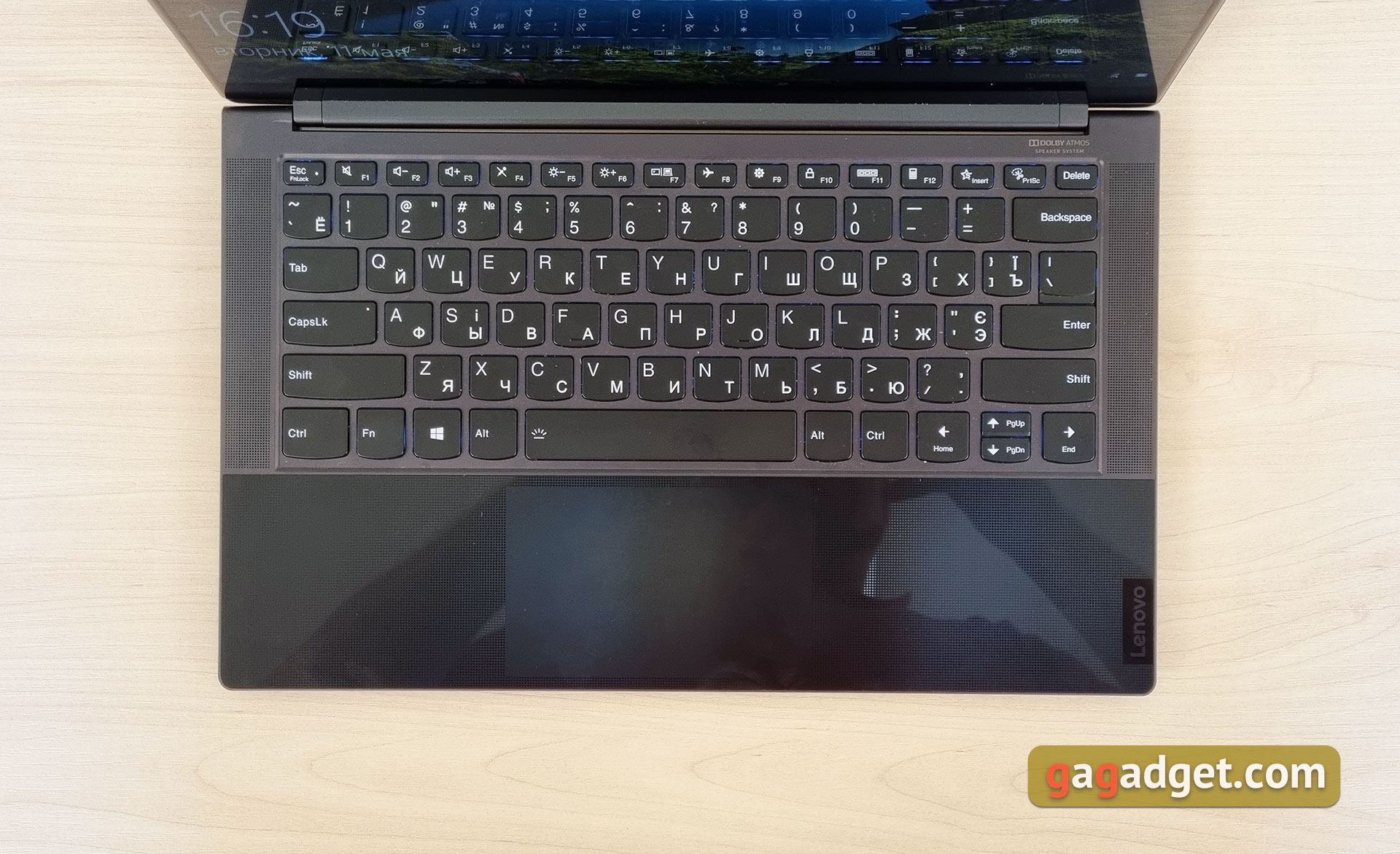 Lenovo Yoga Slim 9i Laptop Review-25