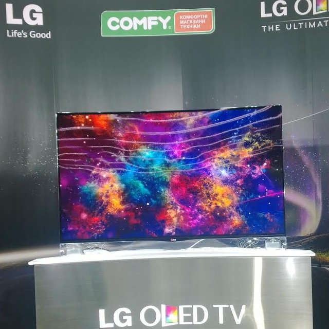 Изогнутый OLED-телевизор LG 55ЕА9800 поступил в продажу за 107 000 грн