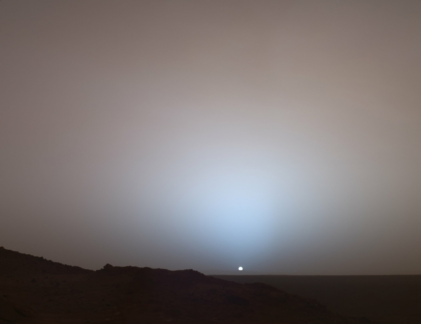 Голубой закат на Марсе