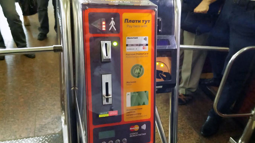 В киевском метро теперь можно расплатиться бесконтактной карточкой MasterCard-3