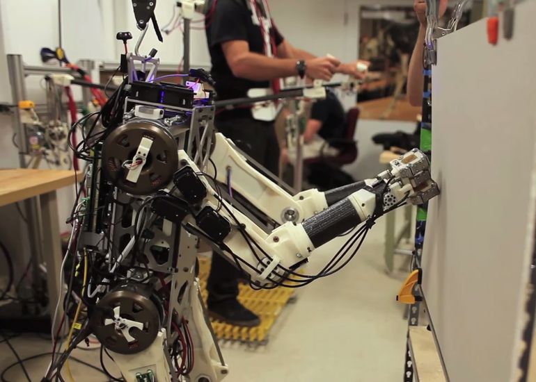 Контролируемые с помощью экзоскелетов роботы будущего уже на подходе: вариант MIT (видео)