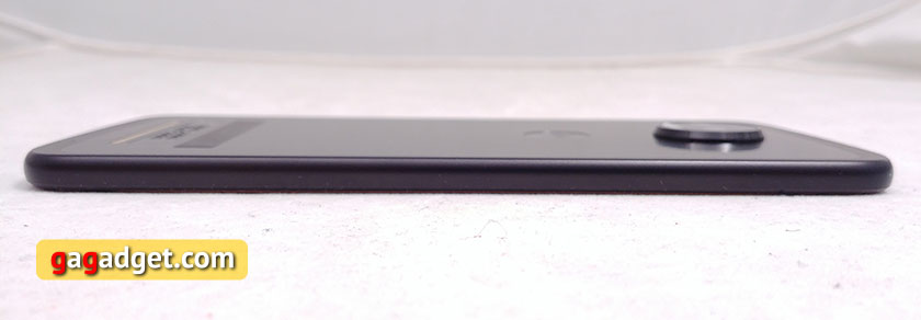 Обзор Moto Z2 Force: флагманский смартфон с небьющимся экраном-12
