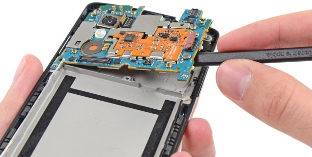 Специалисты из iFixit разобрали смартфон Nexus 5-6