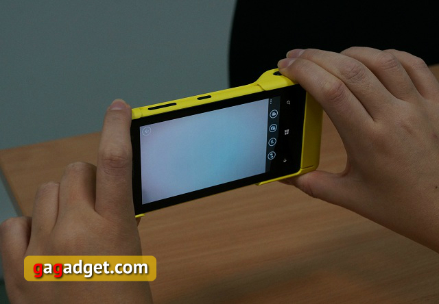 Месяц с Nokia Lumia 1020. День 2. Фоточехол с дополнительным аккумулятором